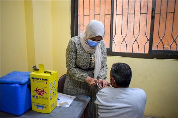  إقبال كبير من المواطنين لتلقي لقاح كورونا  بالشرقية 
