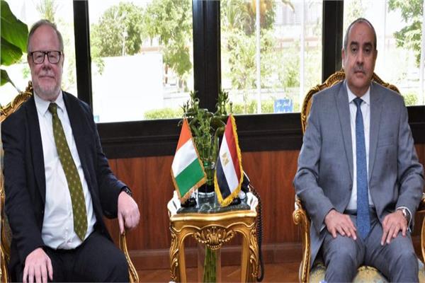 وزير الطيران المدنى يبحث مع سفير أيرلندا