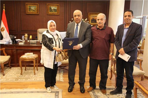 الجبالي يستقبل احفاد الشيخ محمد رفعت بمدينة الانتاج الاعلامي