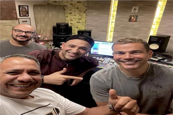 الهضبة مع فريق العمل