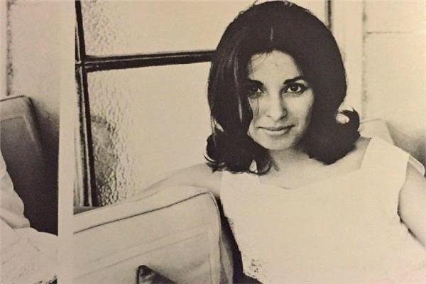 "فين وليد ابني؟!".. رسالة من لندن تهز أعصاب نجاة الصغيرة