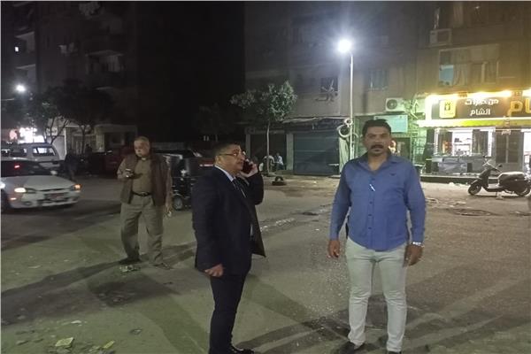 غلق وتشميع محال تجارية مخالفة ببولاق الدكرور