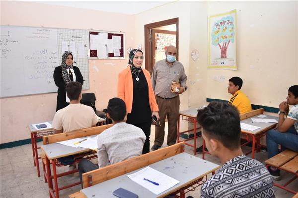 استبعاد اثنين من رؤساء لجان امتحانات الشهادة الإعدادية بالإسكندرية وإحالة طلاب للتحقيق بسبب الغش
