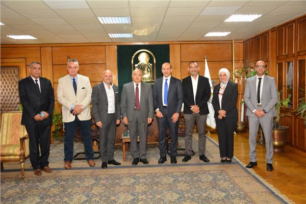 جامعة أسيوط تستقبل أعضاء قطاع طب الأسنان بالمجلس الأعلى للجامعات  