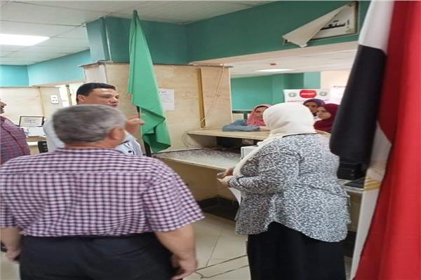 رئيس مركز الشهداء يشدد على تطبيق استراتيجية الشباك الواحد