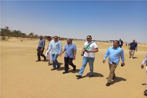 وفد زراعة البرلمان يتفقد منشآت متضررة من المياة الجوفية بسيوة