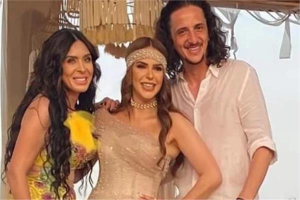 مصطفى كامل ودنيا عبد العزيز ودينا