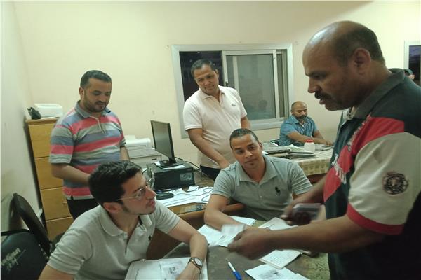 خدمة عملاء «مياه طهطا» تتلقى طلبات تغيير العدادات العاطلة ليلا