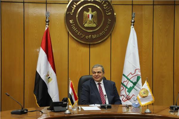 وزير القوي العاملة محمد سعفان 