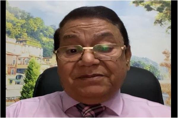 الدكتور حسني سلامة استشاري أمراض الجهاز الهضمي