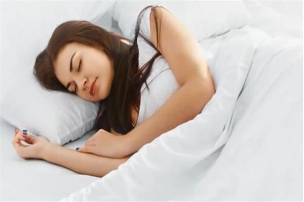 وضعية للنوم للمحافظة على صحة الدماغ