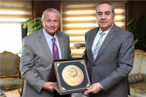 وزير الطيران: استخدام تقنيات الثورة الصناعية ودعم منظومة " التحول الرقمى " لدخول عصر المطارات الذكية