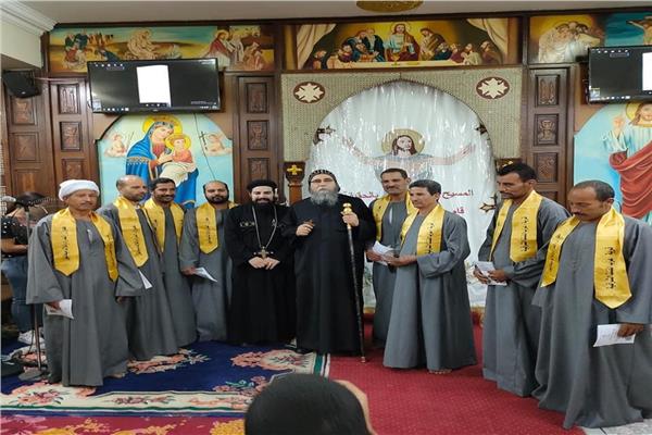 الأنبا إسطفانوس يزور قرية الفنت  