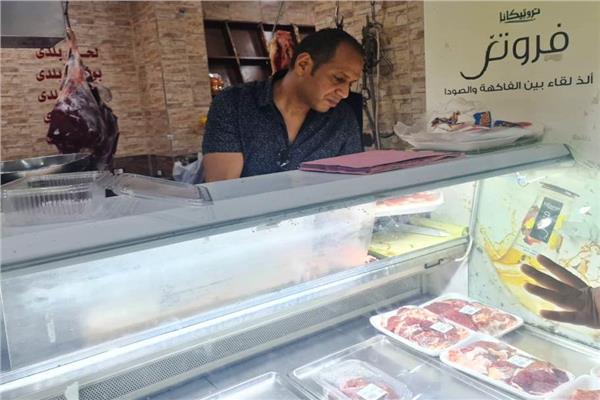 ضبط 19 كجم من اللحوم المصنعة المنتهية الصلاحية بأسوان 