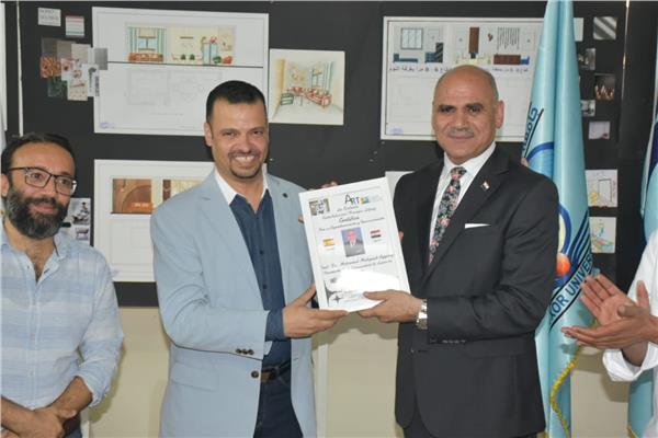 آرت ديسكارت الإسبانية تكرم رئيس جامعة الاقصر