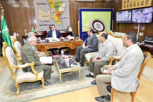 محافظ المنوفية يعقد إجتماعا عاجلا ويقرر إجراءات فورية