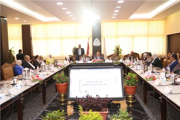  رئيس جامعه الزقازيق يؤكد بدء الدراسة في الجامعة الاهليه العام الجديد 