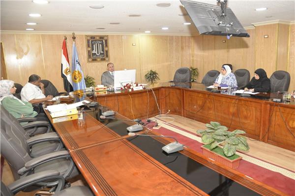 محافظ أسيوط يشارك فى مجلس المحافظين عبر الفيديو كونفرانس لاستعراض ومناقشة ملف توريد القمح  