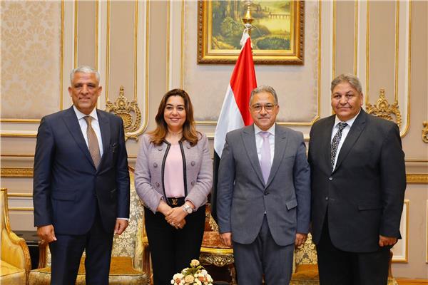 محافظ دمياط تناقش عدد من طلبات الإحاطة بمحلية النواب