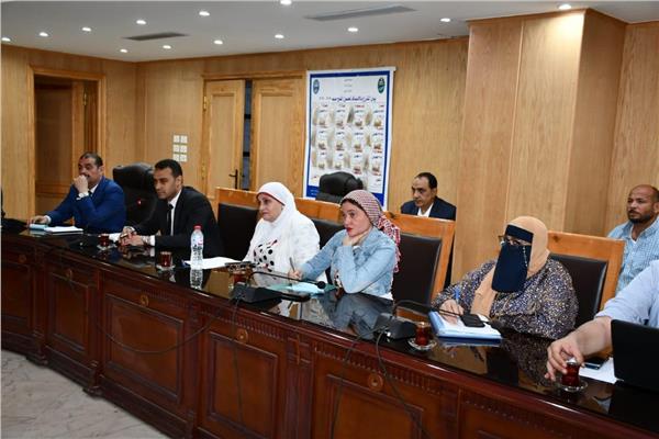 محافظ الفيوم يناقش مع أعضاء مجلسي النواب 