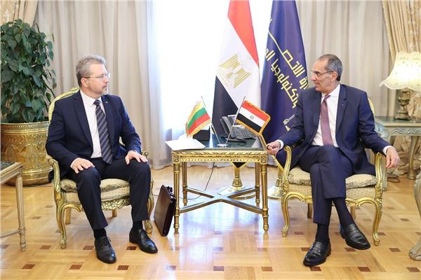  وزير الاتصالات وسفير ليتوانيا بالقاهرة