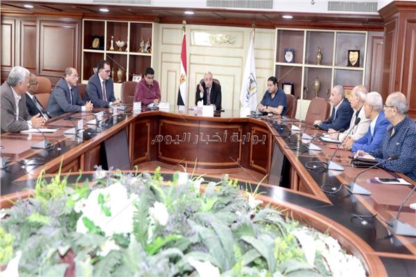إجتماع موسع لمتابعة مستجدات سير العمل بمنظومة توريد القمح في بني سويف