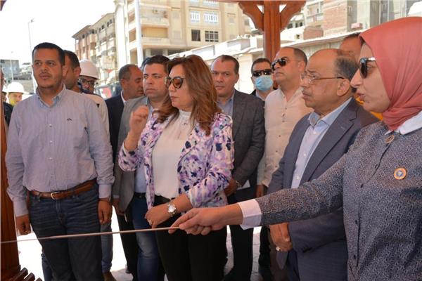 اثناء افتتاح عدد من المشروعات المدرجة باحتفالات العيد القومى