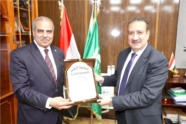  محافظ المنوفية ورئيس جامعة الأزهر 