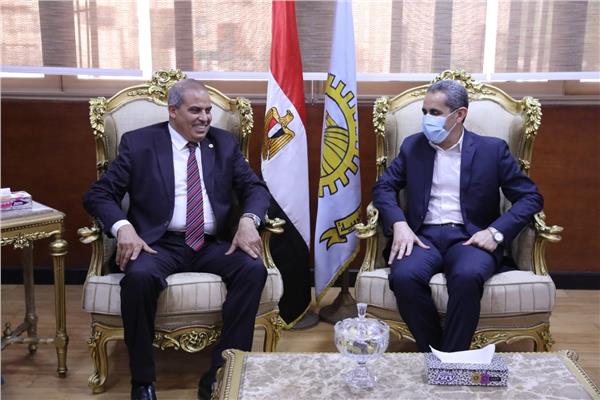 قوافل طبية وتوعوية  لجامعة الأزهر ومحافظ الغربية      