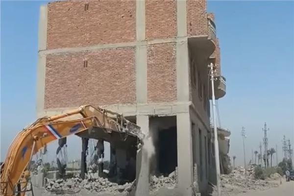 ازاله عقارات متعارضة مع مسار محور 26 يوليو الجديد 