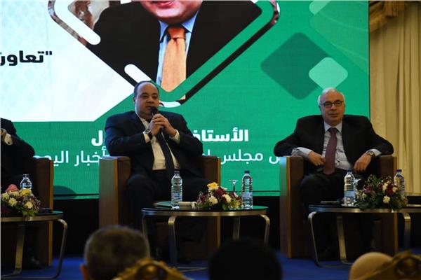 جلسة حوارية حول قيم ومبادئ الإعلام بحضور رئيس مجلس إدارة مؤسسة أخبار اليوم