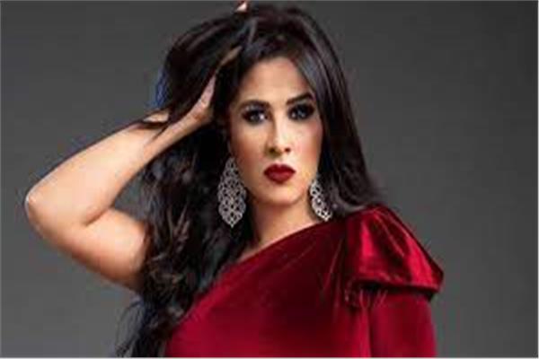 الفنانة ياسمين عبد العزيز