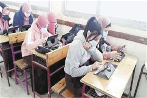 التابلت أحد وسائل التعليم الحديثة