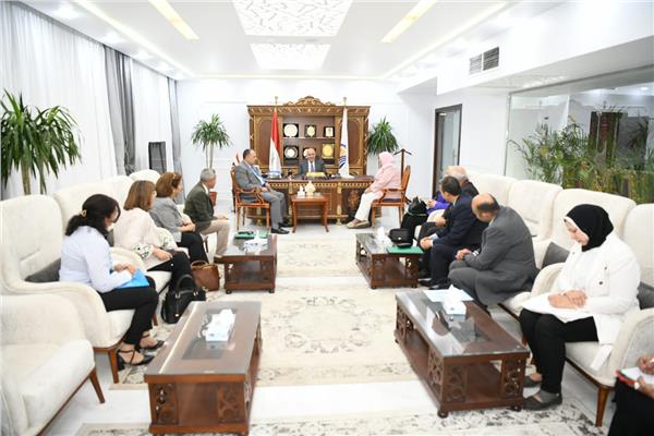 محافظ قنا يعقد اجتماع تنسيقى