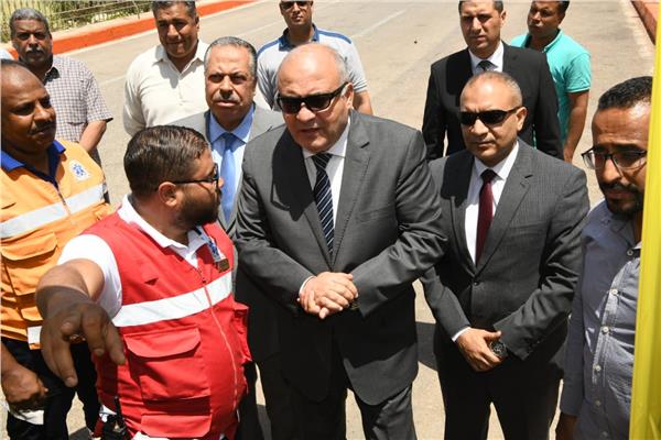 محافظ قنا