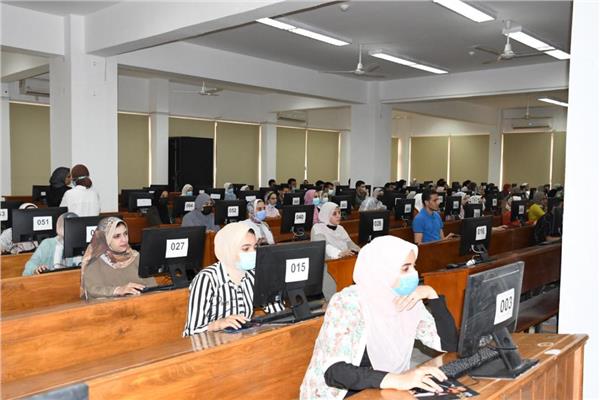 طلاب طب الأسنان بجامعة القناة 