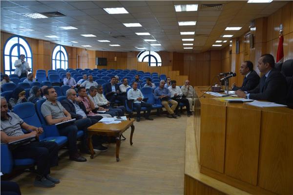 محافظ المنيا يكلف نائبه بمتابعة منظومة العمران والاشتراطات البنائية الجديدة