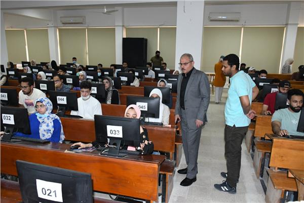  امتحانات جامعة القناة يسودها الهدوء و الالتزام 
