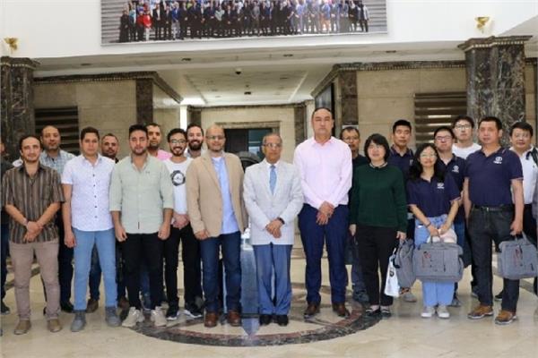 أعضاء وكالة الفضاء المصرية والجانب الصيني
