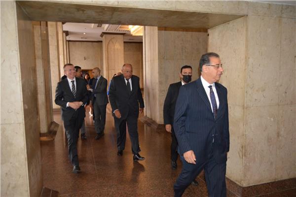 شكري يستقبل نظيره اللاتيفي  