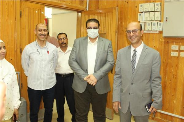 نائب رئيس جامعة أسيوط يتفقد سير أعمال امتحانات الدراسات العليا