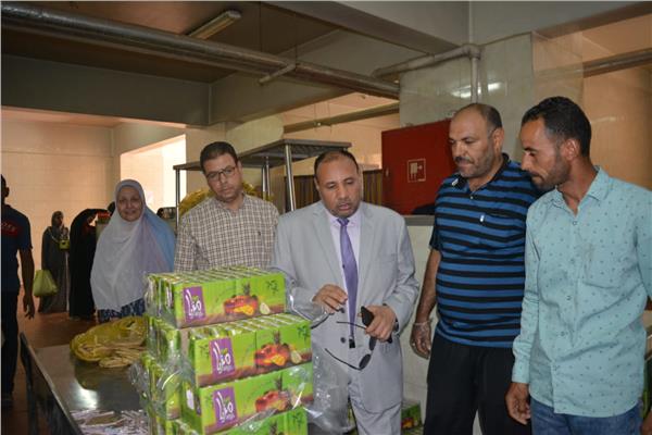  نائب رئيس جامعة الأزهر للوجه القبلي يفاجئ المطعم المركزي بزيارة تفقدية