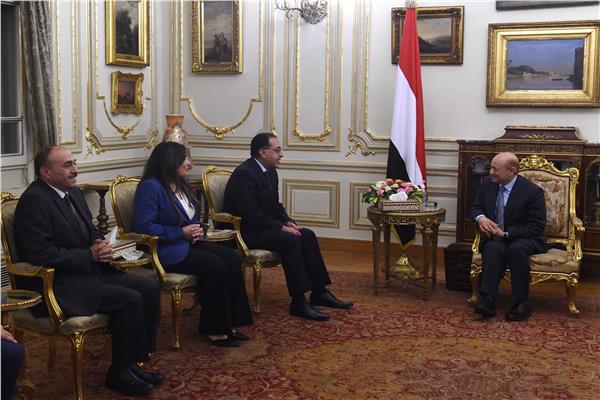 رئيس مجلس القيادة الرئاسى اليمنى لمدبولي