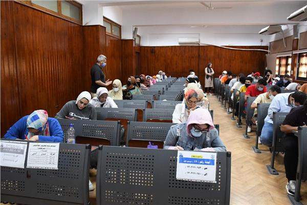 7576 حصيلة التصحيح الإلكتروني للنظام الفصلي والبرامج المميزة بكلية تجارة جامعة القناة 