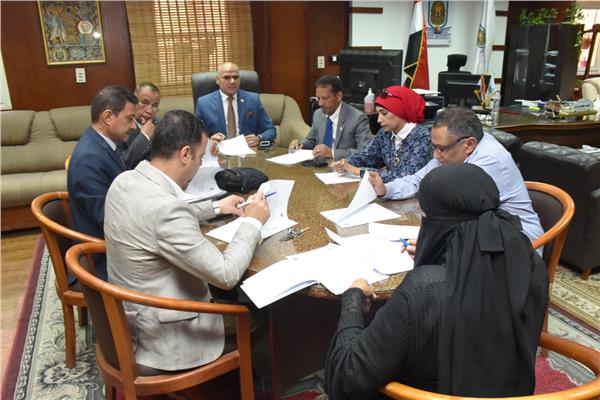 مجلس لجنة المكتبات  بجامعة الأقصر يوافق على قبول الكتب المهداة إلى كلية الألسن