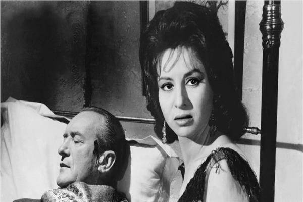 الفنانة الراحلة فاتن حمامة خلال تصوير أحد المشاهد خارج مصر