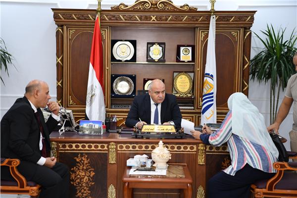 المحافظ يستقبل شكاوى المواطنين