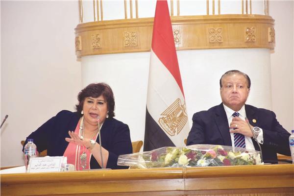 د. إيناس عبدالدايم أثناء إعلان الجوائز