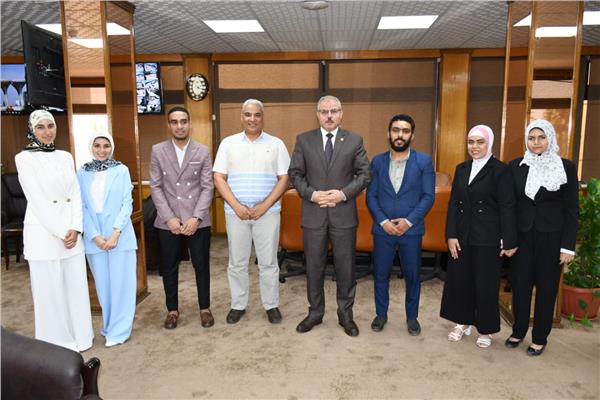 رئيس جامعة القناة يستقبل المعيدين الجدد