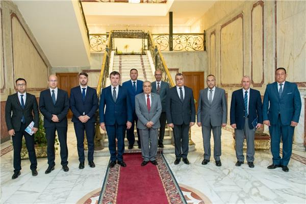  وزير الدولة للإنتاج الحربى " يستقبل  " وزير التكنولوجيا والصناعة المجري